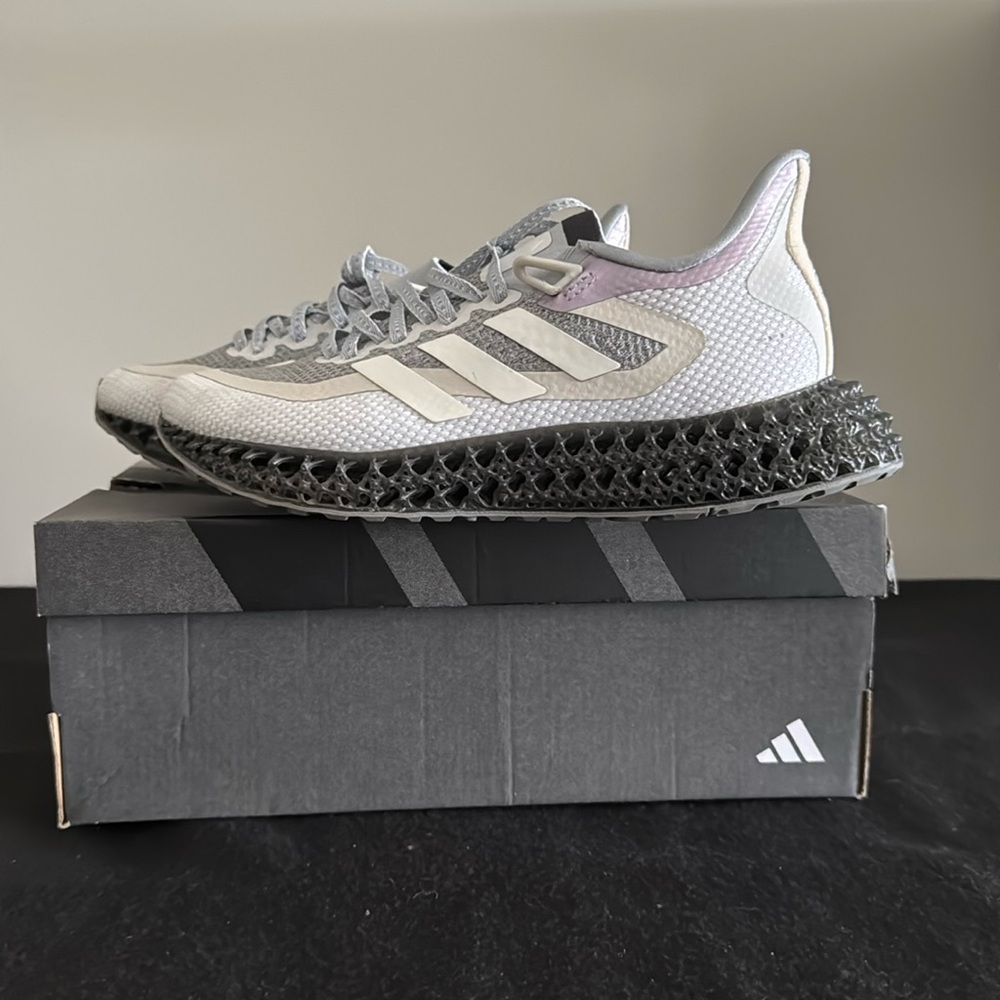Adidas running shoes (HP3204)
Women’s size 9